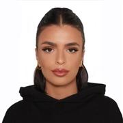 Experienced English Teacher Offering Engaging Lessons - Apply Now!